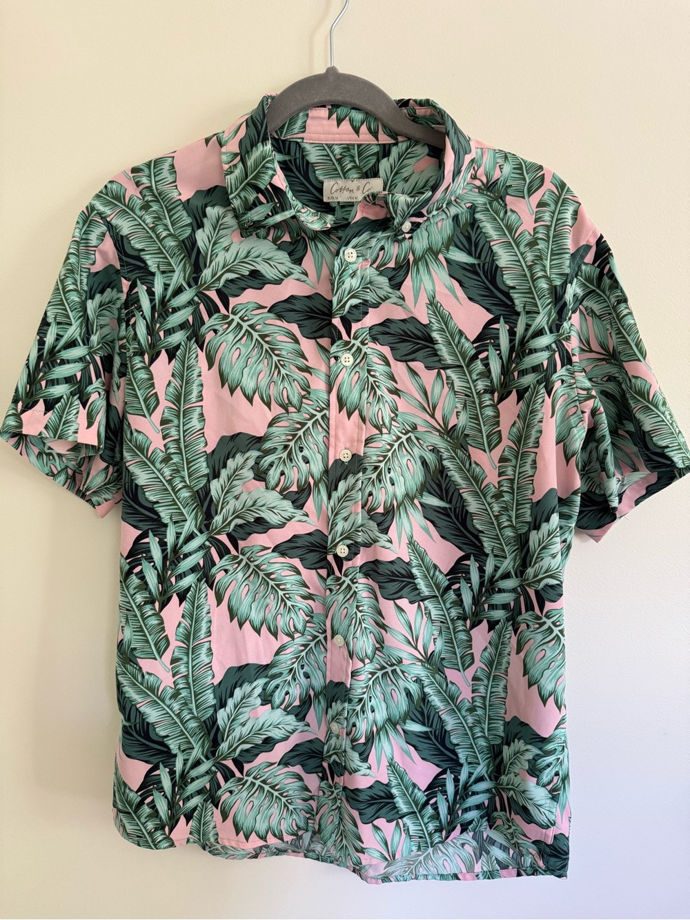 Men’s Pink Tropical Leaf Short-Sleeve Button-Up Shirt by
